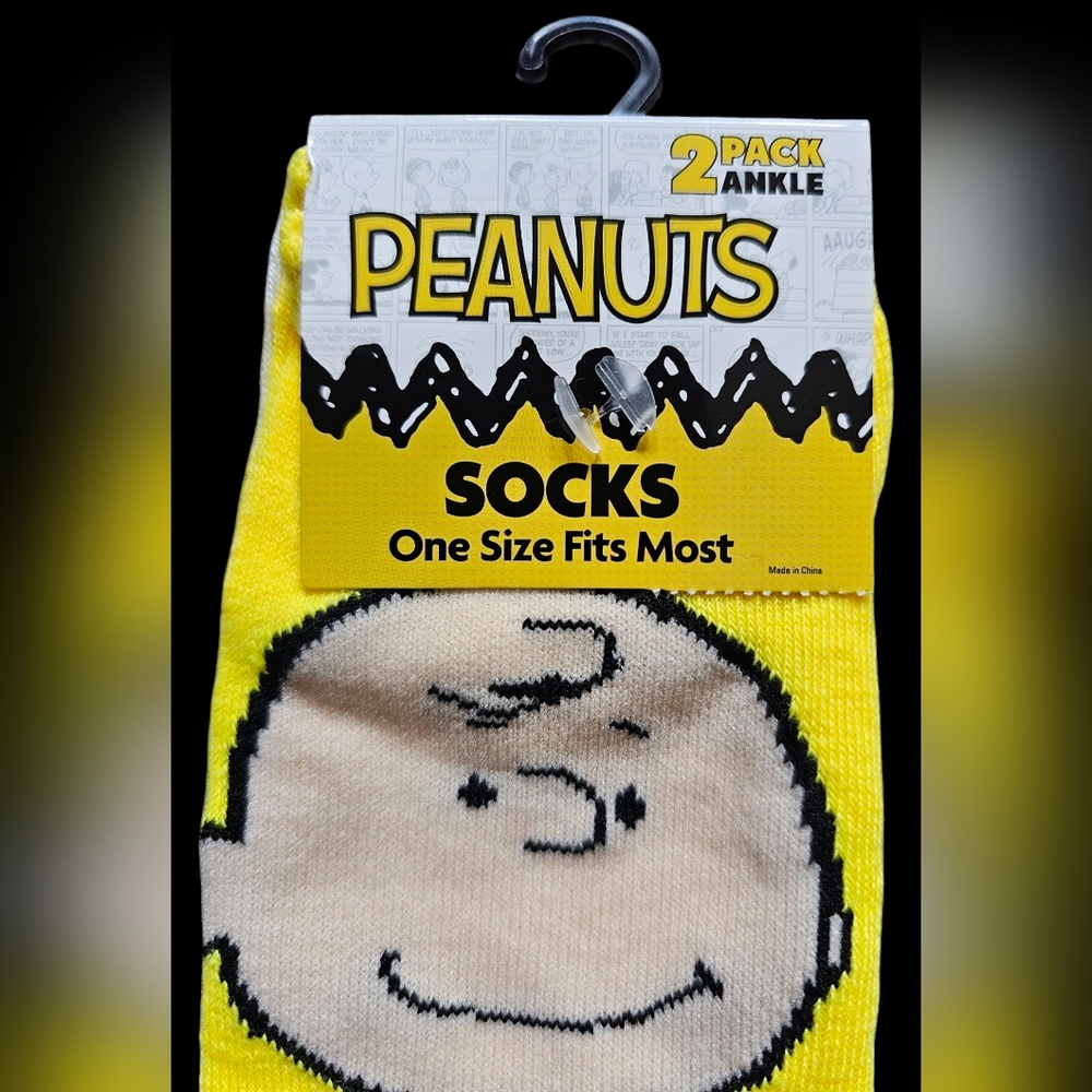 The Peanuts Yellow/White Unisex Ankle Socks - One Size Fits Most. NEW with Tags - Picture 2 of 3